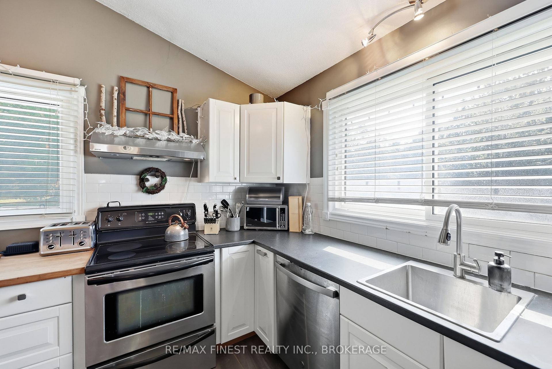 Photo 14 of 2347 Battersea Road, Kingston, City North of 401 — HOMEH