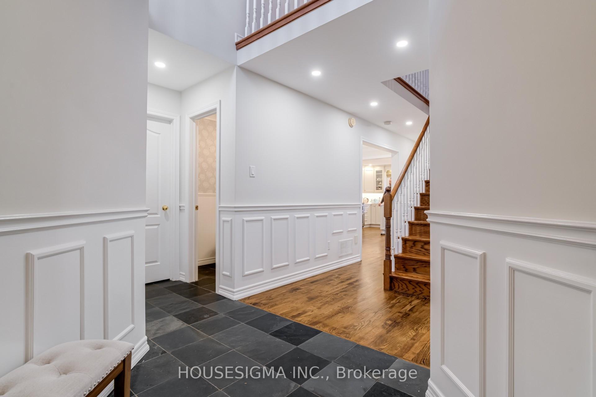 Photo 6 of 1475 Ravensmoor Crescent, Mississauga, East Credit — HOMEH