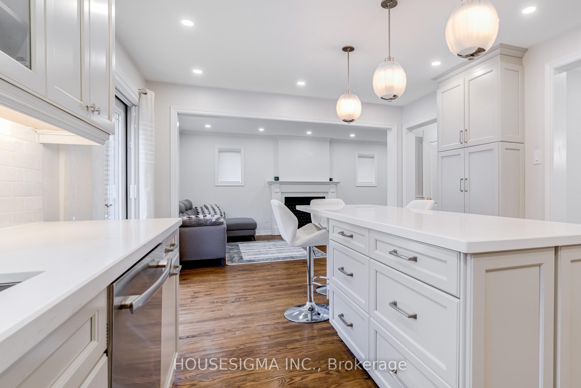 Photo 12 of 1475 Ravensmoor Crescent, Mississauga, East Credit — HOMEH