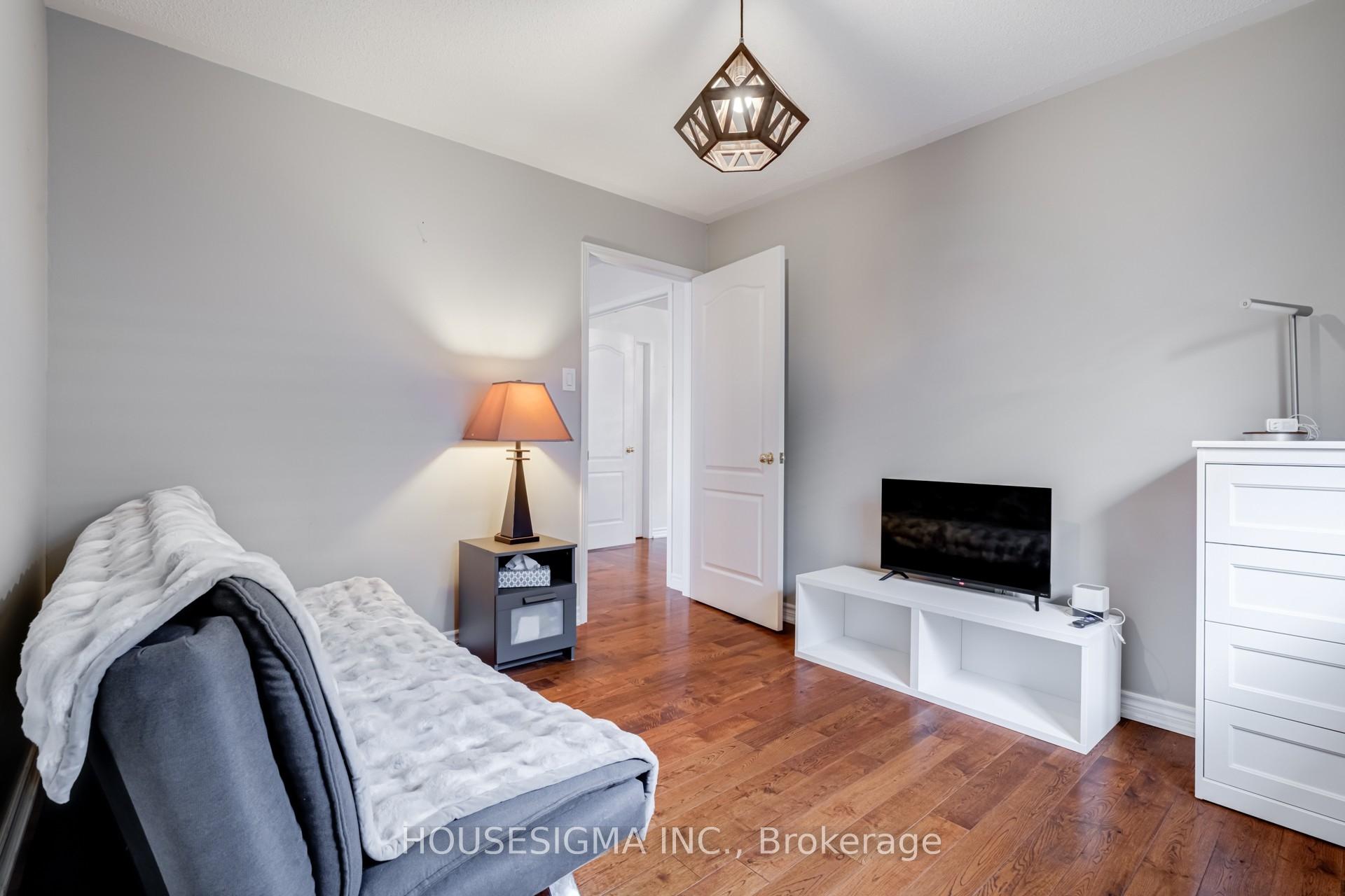 Photo 23 of 1475 Ravensmoor Crescent, Mississauga, East Credit — HOMEH