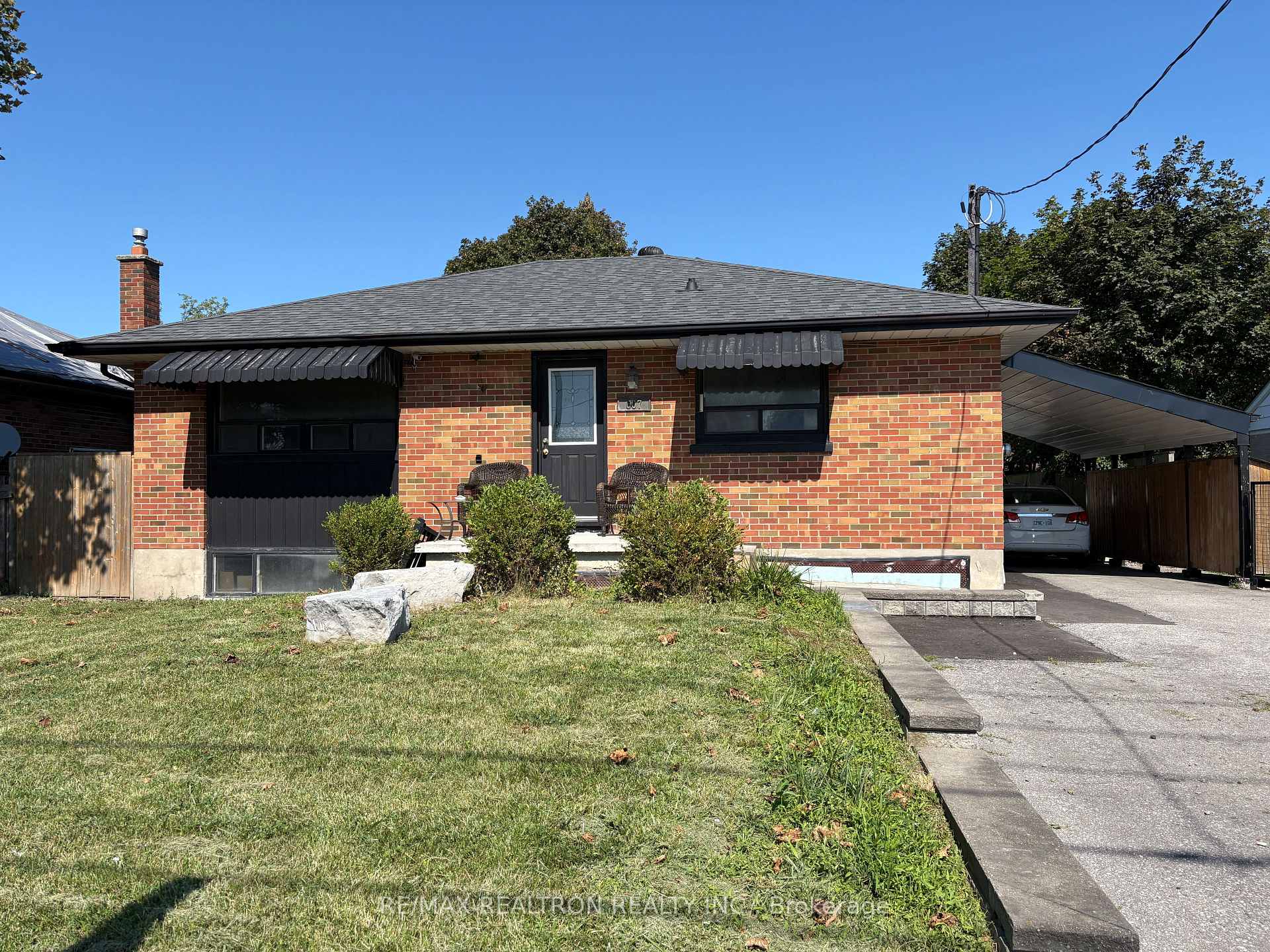 Photo of 607 Stevenson Road N