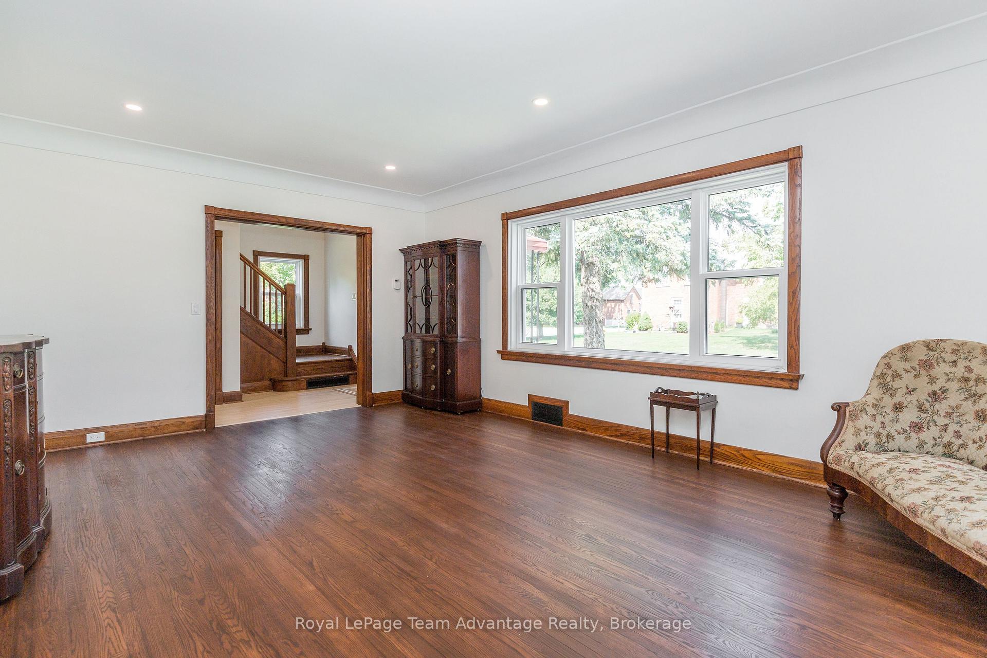 Photo 11 of 9 Houden Street, Springwater, Elmvale — HOMEH