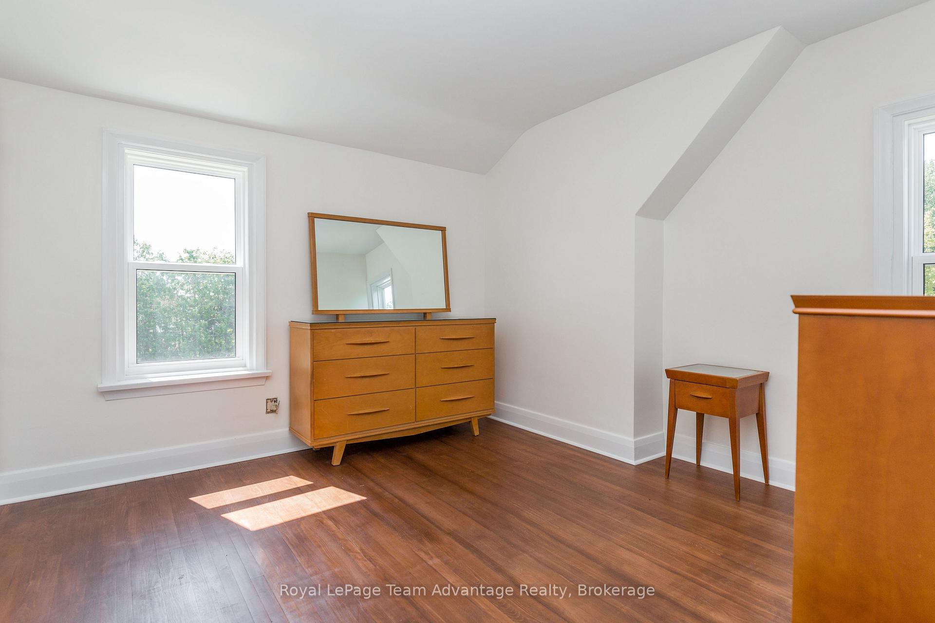 Photo 21 of 9 Houden Street, Springwater, Elmvale — HOMEH