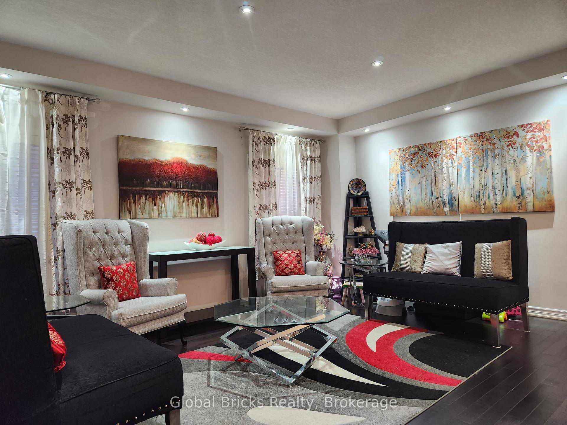 Photo 4 of 38 Monkton Circle, Brampton, Credit Valley — HOMEH
