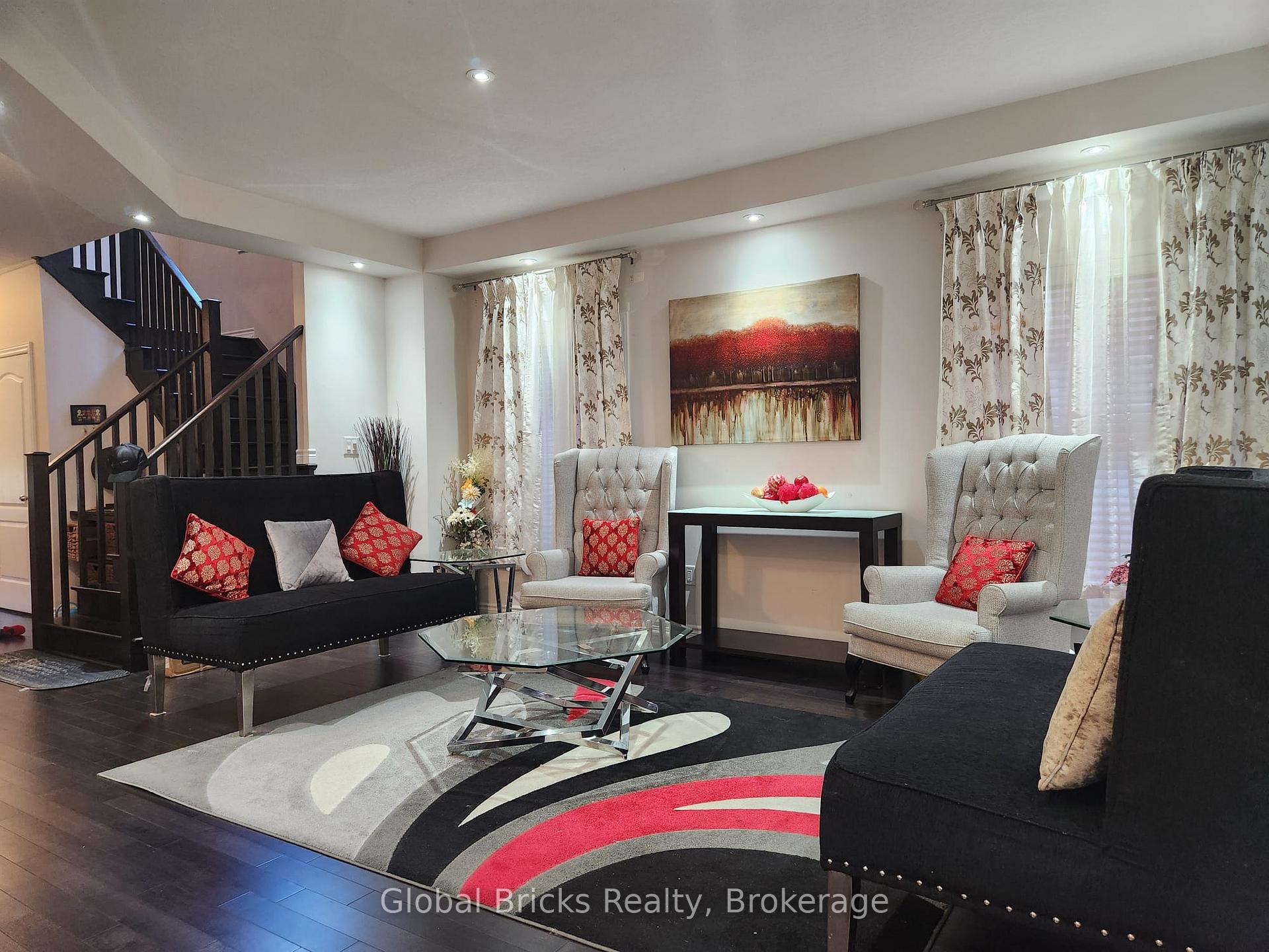 Photo 5 of 38 Monkton Circle, Brampton, Credit Valley — HOMEH