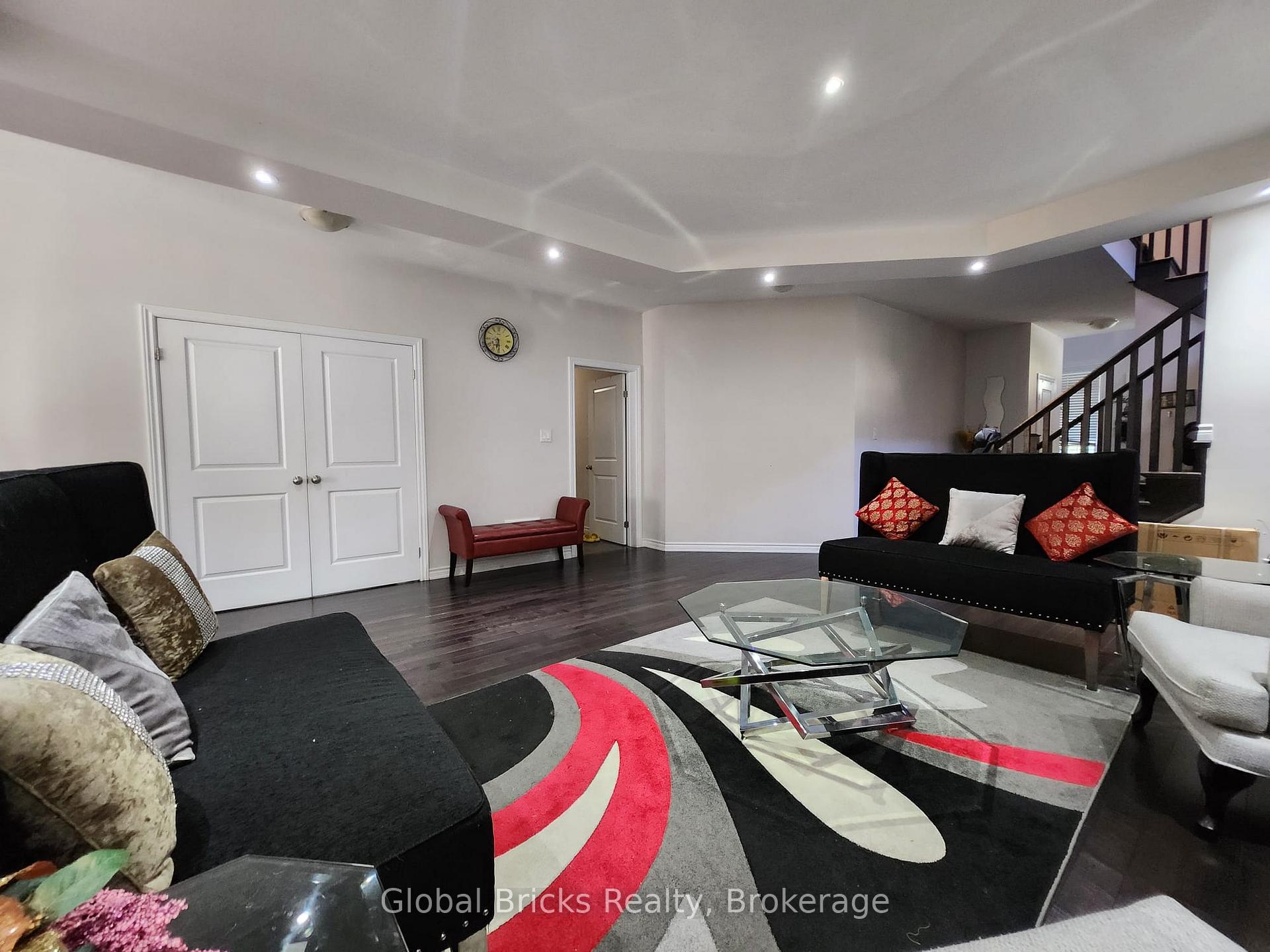 Photo 7 of 38 Monkton Circle, Brampton, Credit Valley — HOMEH