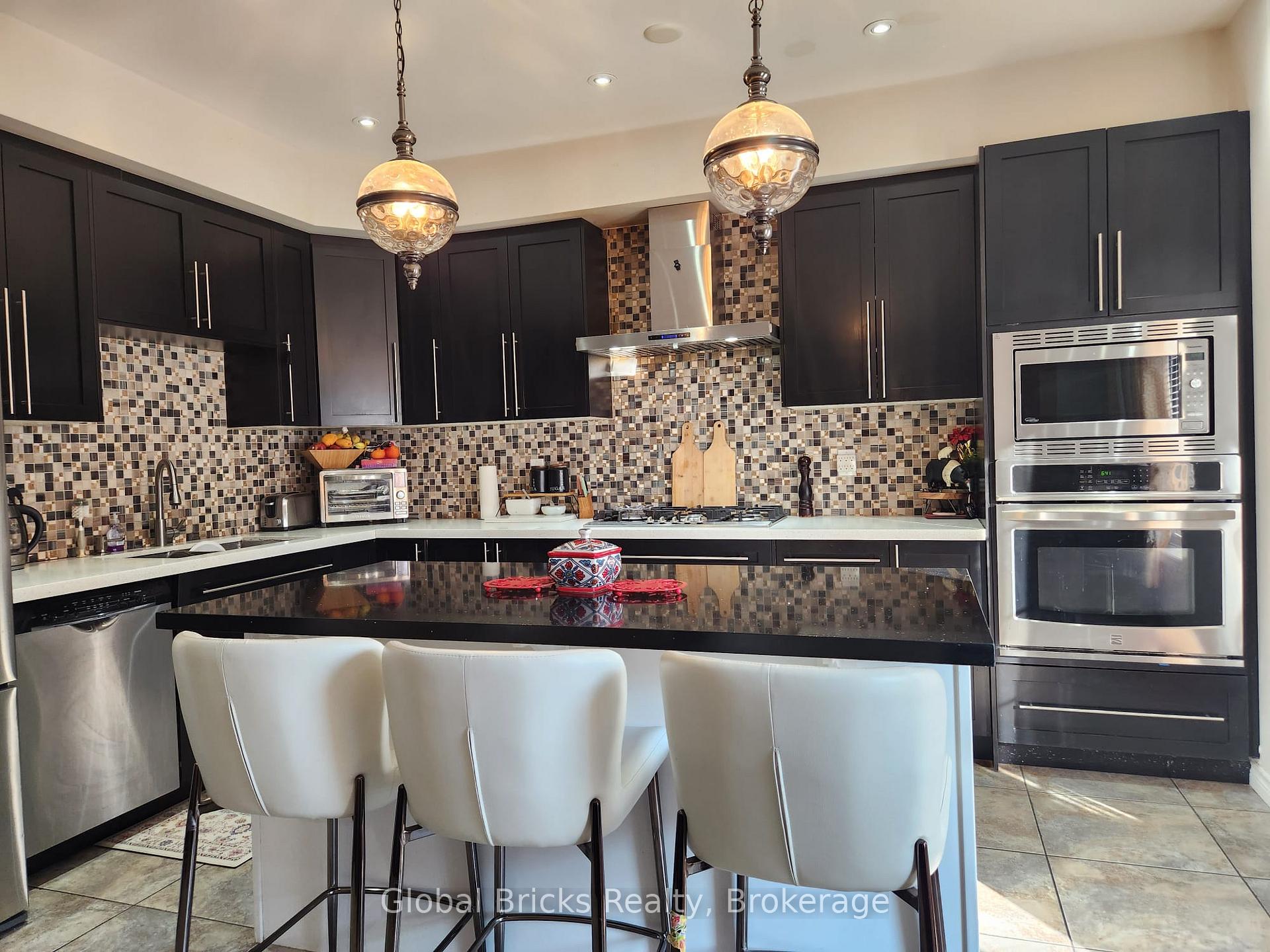 Photo 11 of 38 Monkton Circle, Brampton, Credit Valley — HOMEH
