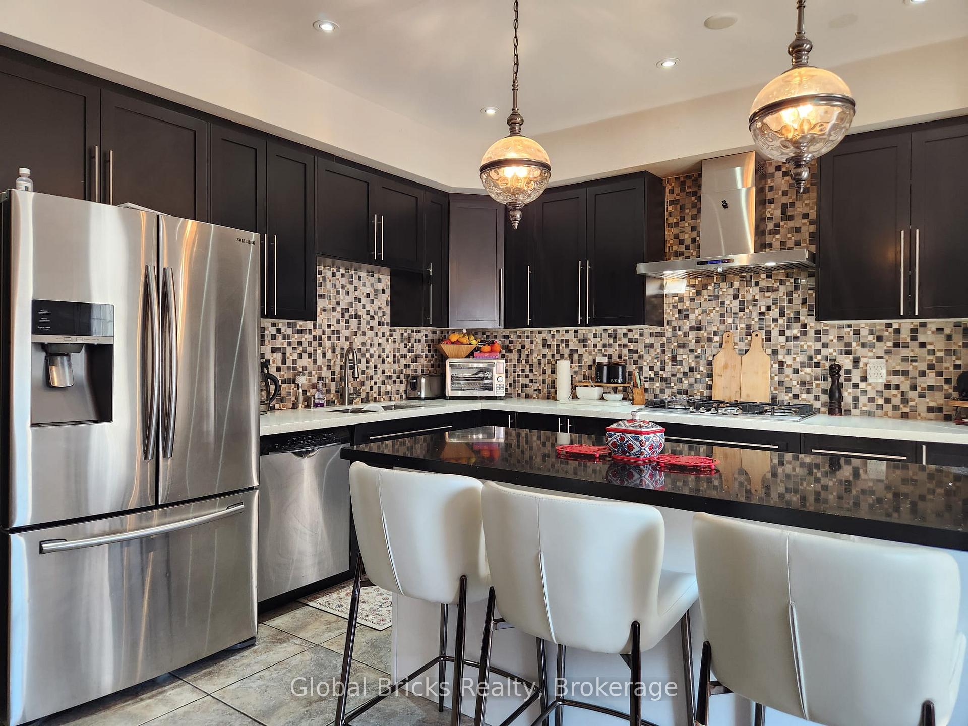 Photo 12 of 38 Monkton Circle, Brampton, Credit Valley — HOMEH