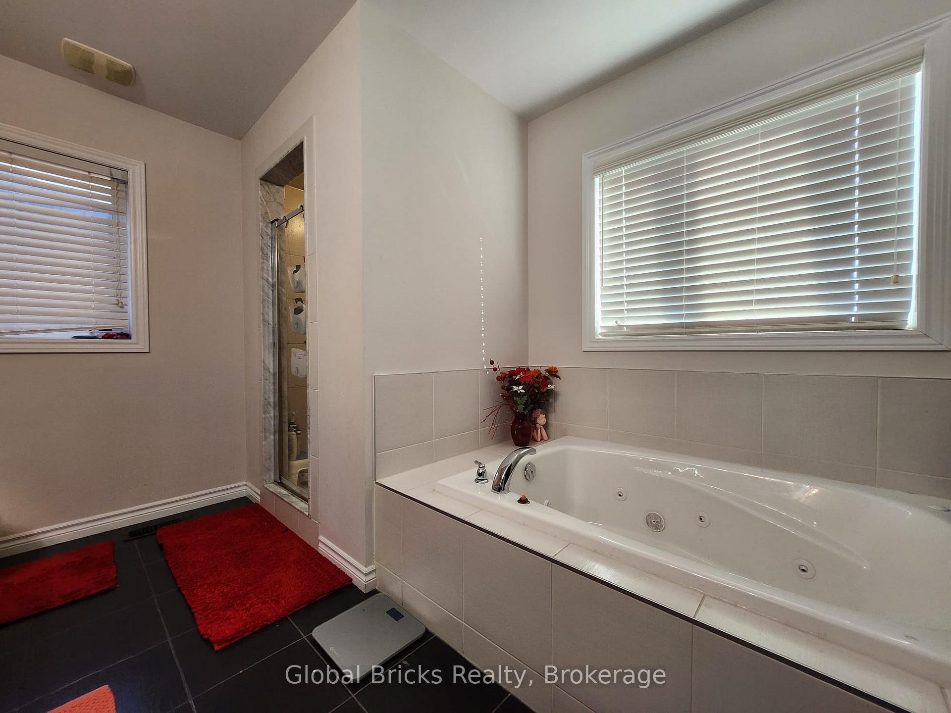 Photo 14 of 38 Monkton Circle, Brampton, Credit Valley — HOMEH