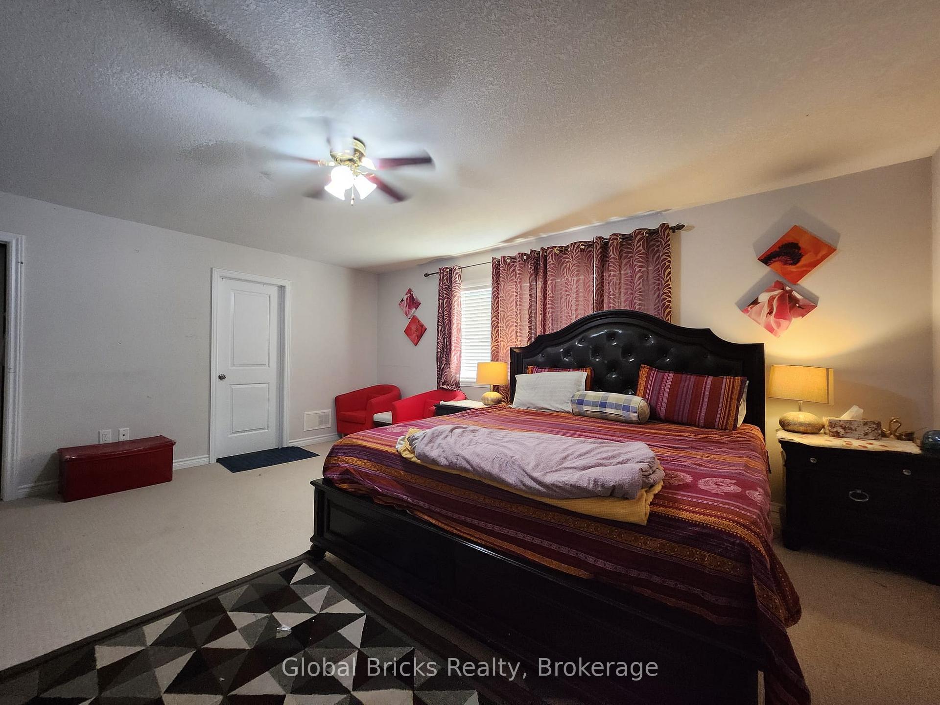 Photo 16 of 38 Monkton Circle, Brampton, Credit Valley — HOMEH