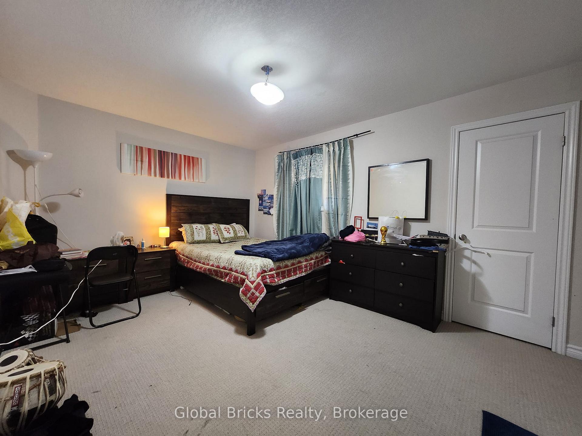 Photo 19 of 38 Monkton Circle, Brampton, Credit Valley — HOMEH