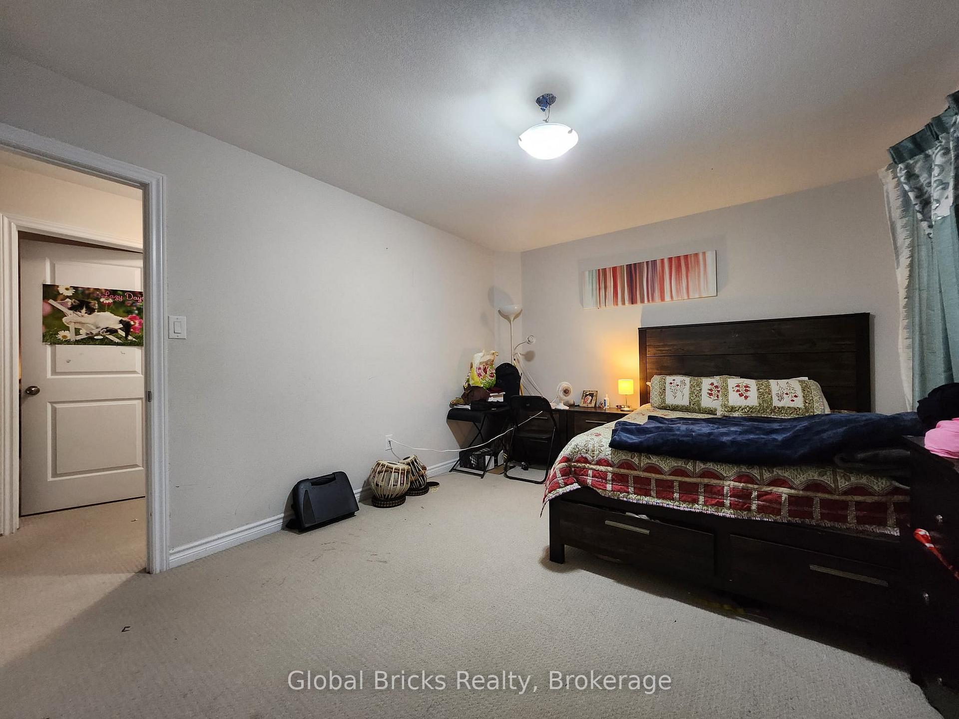 Photo 20 of 38 Monkton Circle, Brampton, Credit Valley — HOMEH