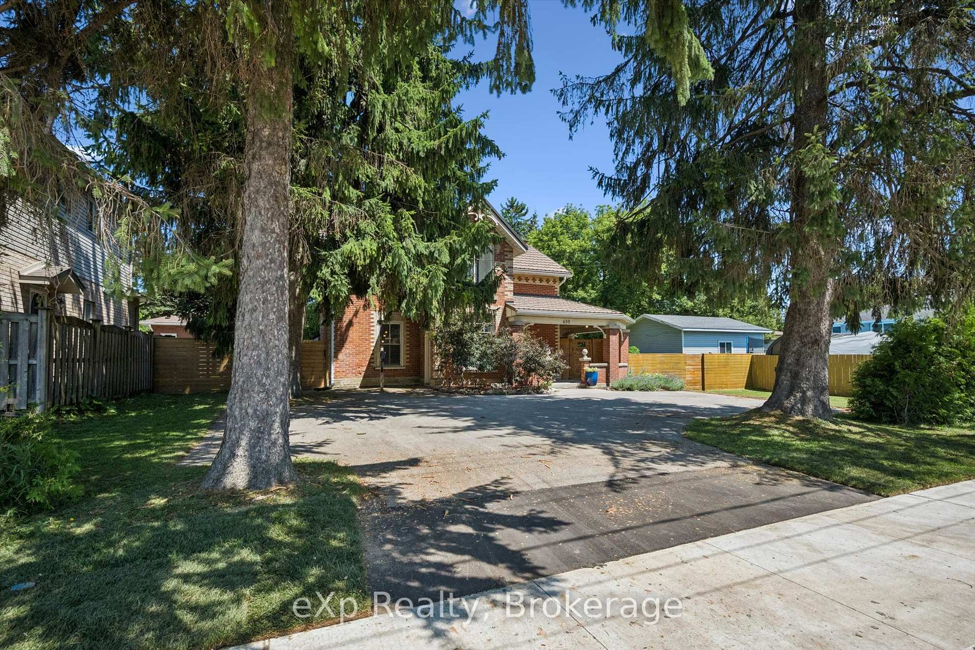 Photo 2 of 650 St David St, North Road, Centre Wellington, Fergus — HOMEH