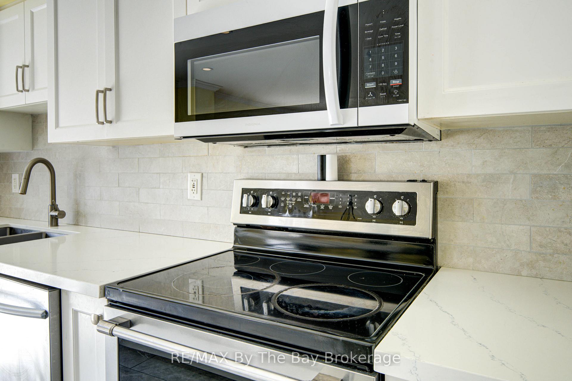 Photo 8 of 88 Wesley Avenue, Wasaga Beach — HOMEH