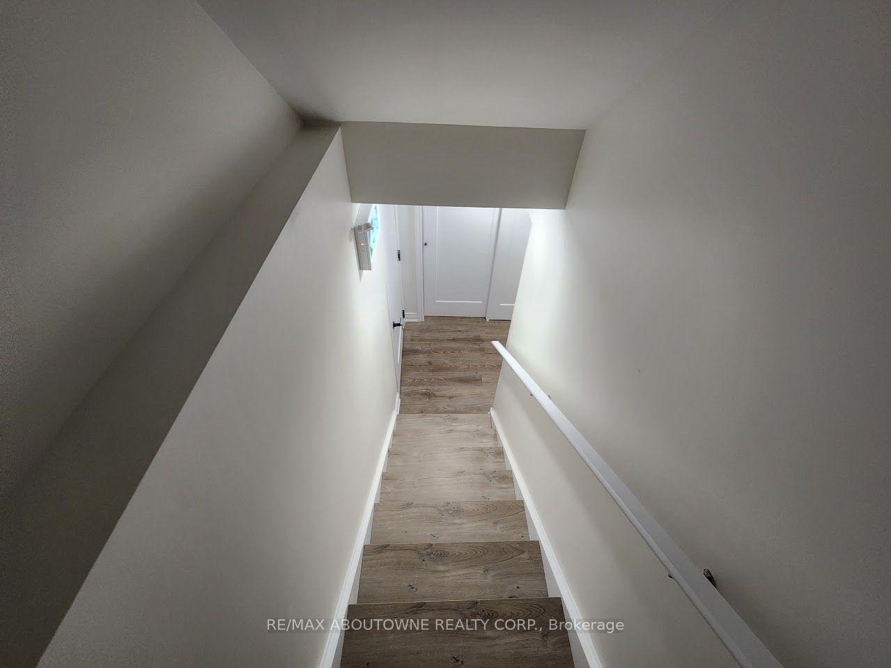 Photo 4 of Unit Lower, 203 Rockledge Drive, Hamilton, Rural Glanbrook — HOMEH