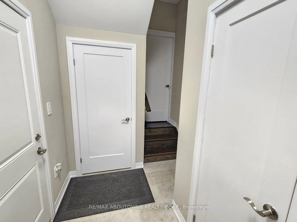 Photo 5 of Unit Lower, 203 Rockledge Drive, Hamilton, Rural Glanbrook — HOMEH