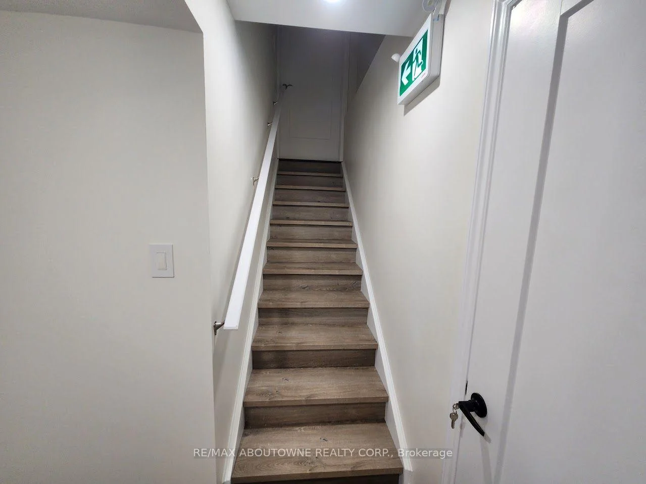 Photo 7 of Unit Lower, 203 Rockledge Drive, Hamilton, Rural Glanbrook — HOMEH