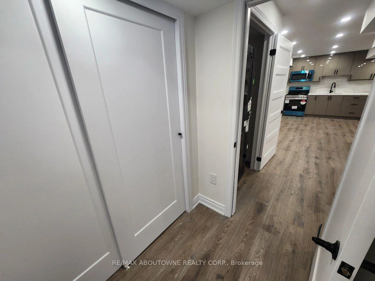 Photo 9 of Unit Lower, 203 Rockledge Drive, Hamilton, Rural Glanbrook — HOMEH