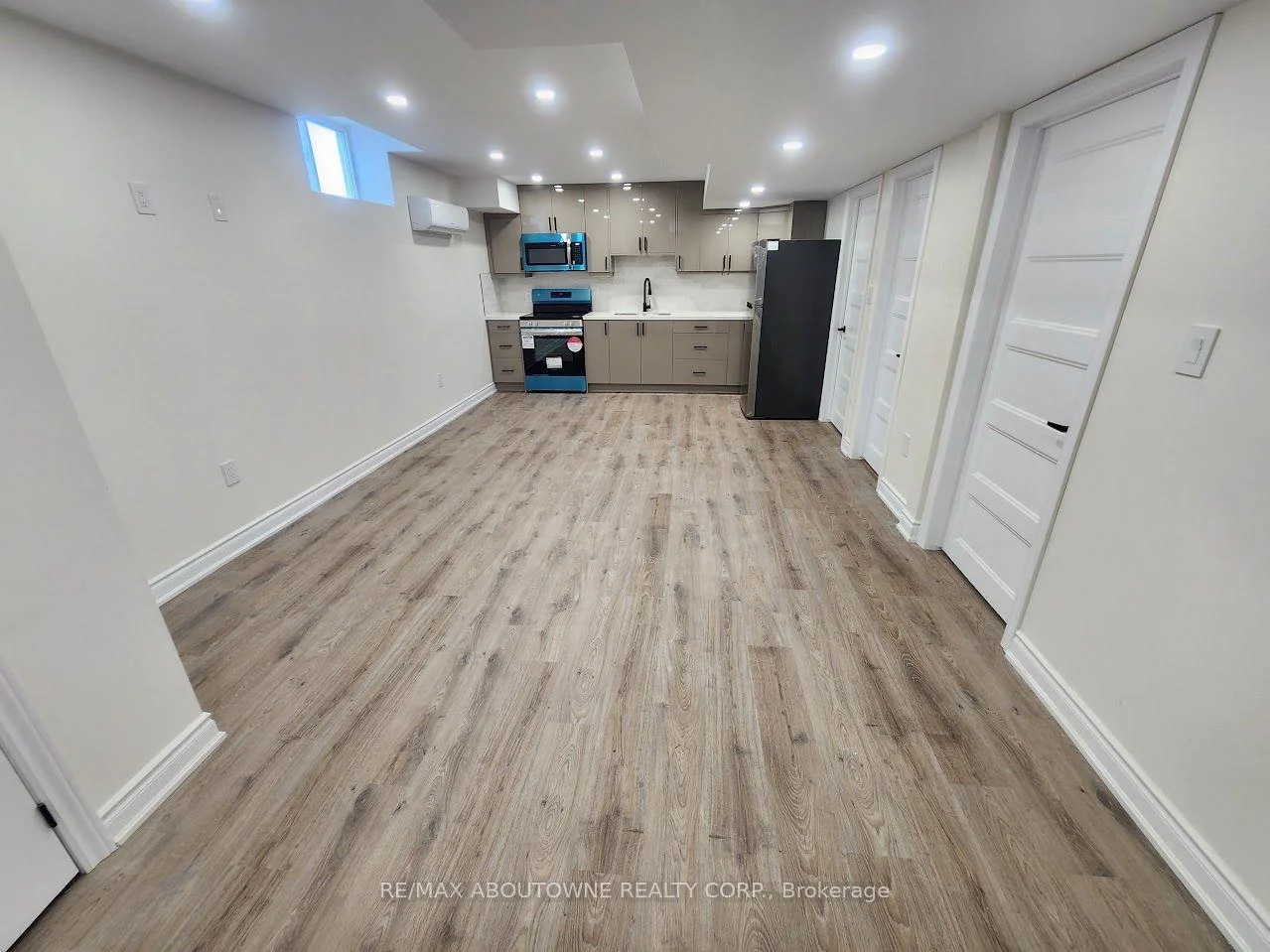 Photo 11 of Unit Lower, 203 Rockledge Drive, Hamilton, Rural Glanbrook — HOMEH