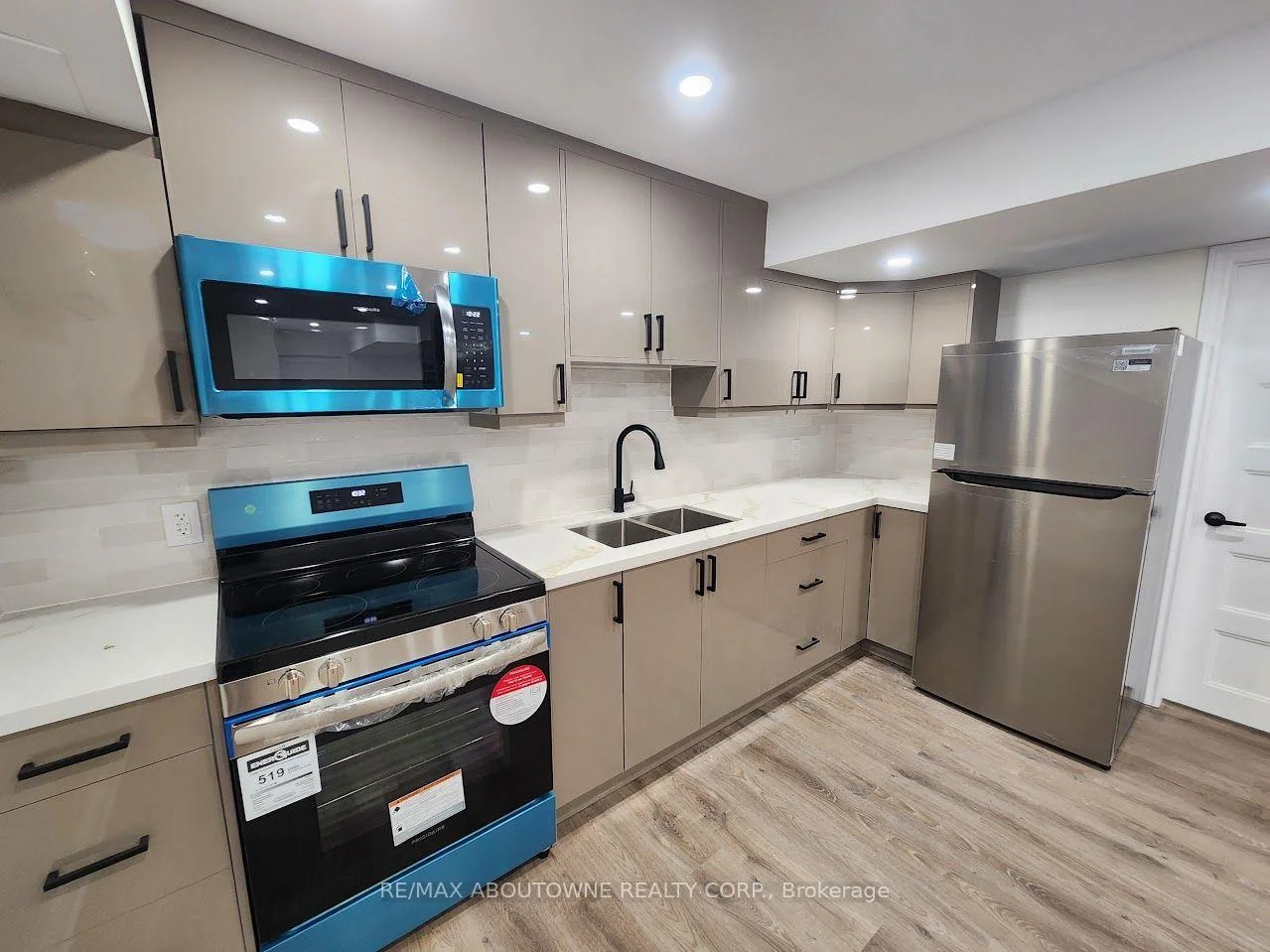 Photo 16 of Unit Lower, 203 Rockledge Drive, Hamilton, Rural Glanbrook — HOMEH