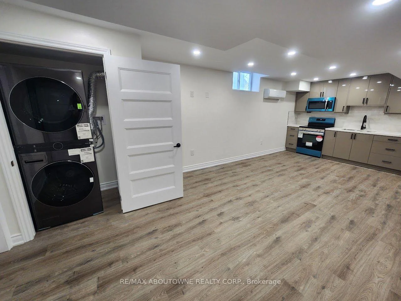 Photo 17 of Unit Lower, 203 Rockledge Drive, Hamilton, Rural Glanbrook — HOMEH