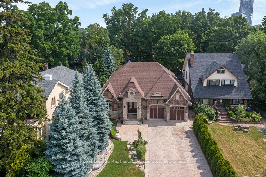 Photo 3 of 46 Scott Street, Brampton, Downtown Brampton — HOMEH