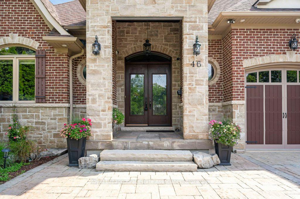 Photo 4 of 46 Scott Street, Brampton, Downtown Brampton — HOMEH