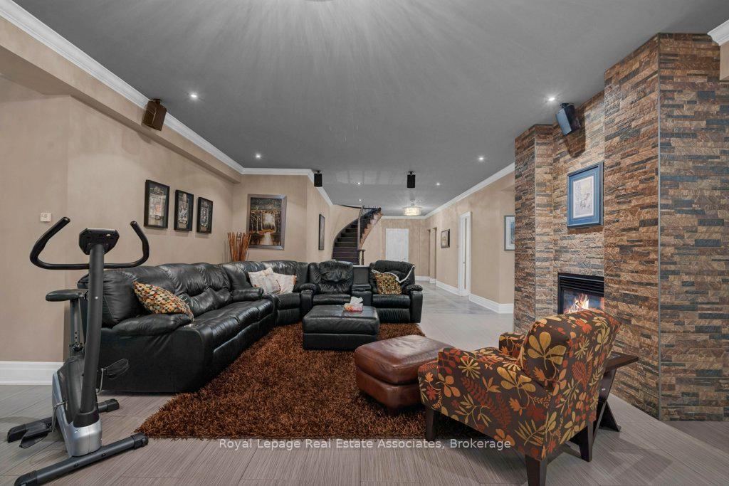 Photo 24 of 46 Scott Street, Brampton, Downtown Brampton — HOMEH