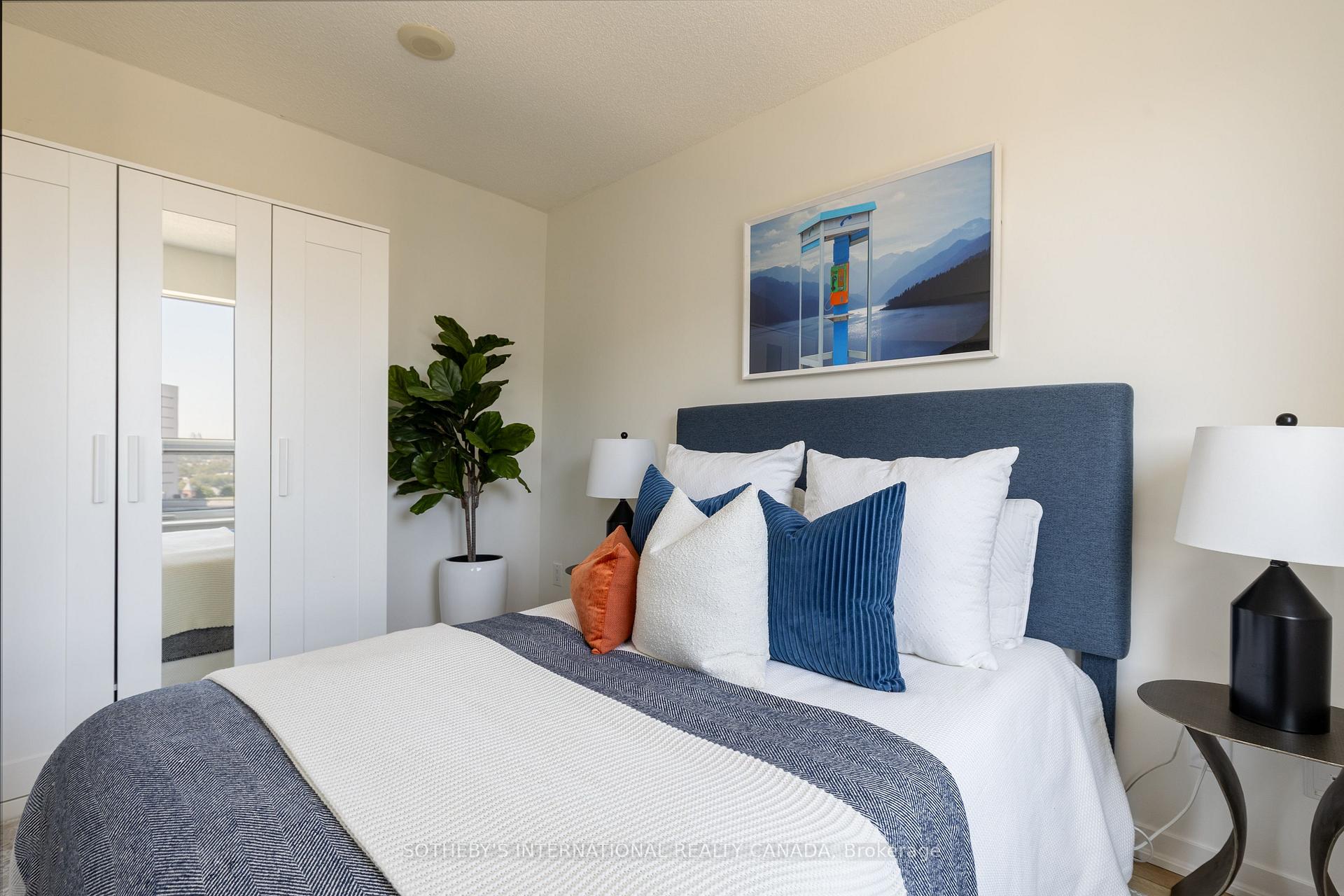 Photo 6 of Unit 1619, 38 Joe Shuster Way, Toronto, South Parkdale — HOMEH