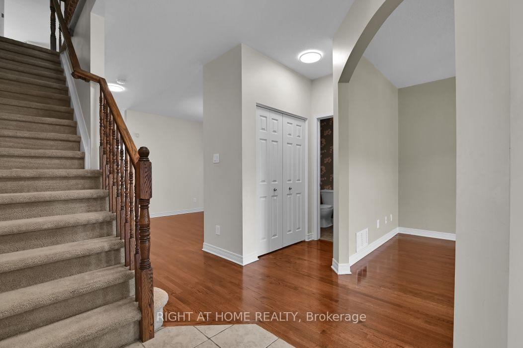 Photo 3 of 196 Lamplighters Drive, Ottawa, Barrhaven - Cedargrove/Fraserdale — HOMEH