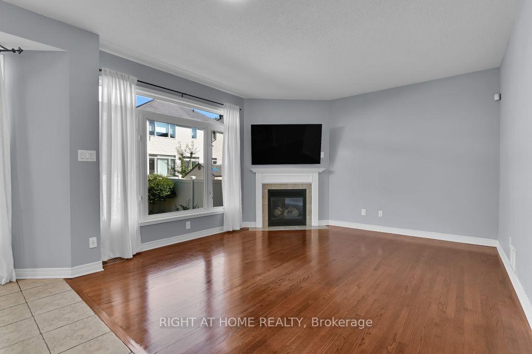Photo 7 of 196 Lamplighters Drive, Ottawa, Barrhaven - Cedargrove/Fraserdale — HOMEH