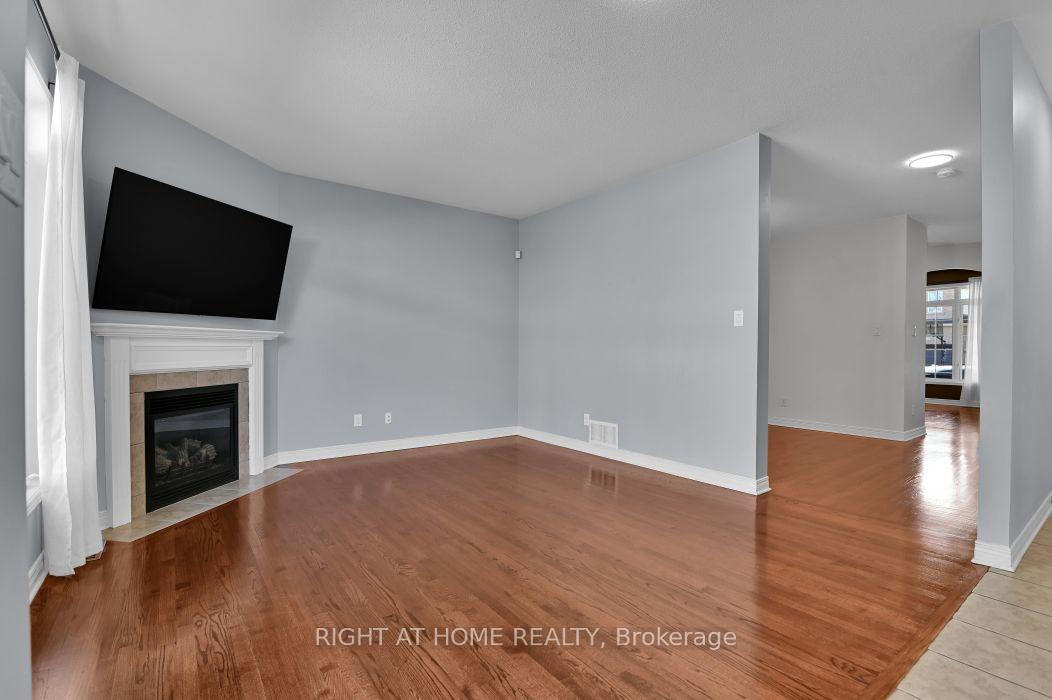 Photo 8 of 196 Lamplighters Drive, Ottawa, Barrhaven - Cedargrove/Fraserdale — HOMEH