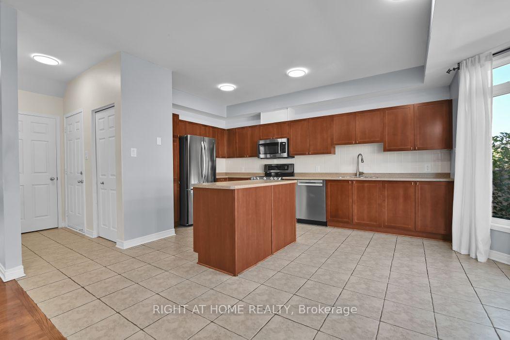 Photo 10 of 196 Lamplighters Drive, Ottawa, Barrhaven - Cedargrove/Fraserdale — HOMEH