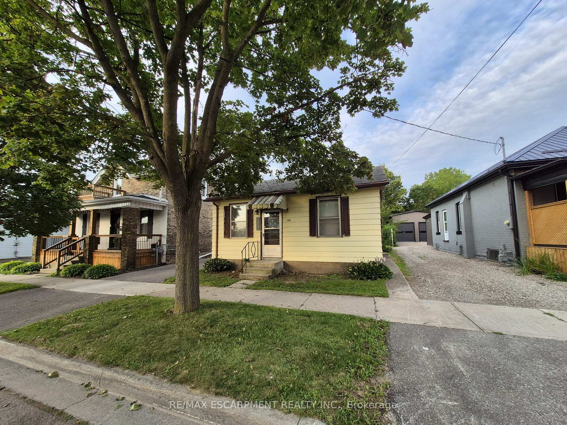Photo 3 of 148 Pearl Street, Brantford, North Ward — HOMEH