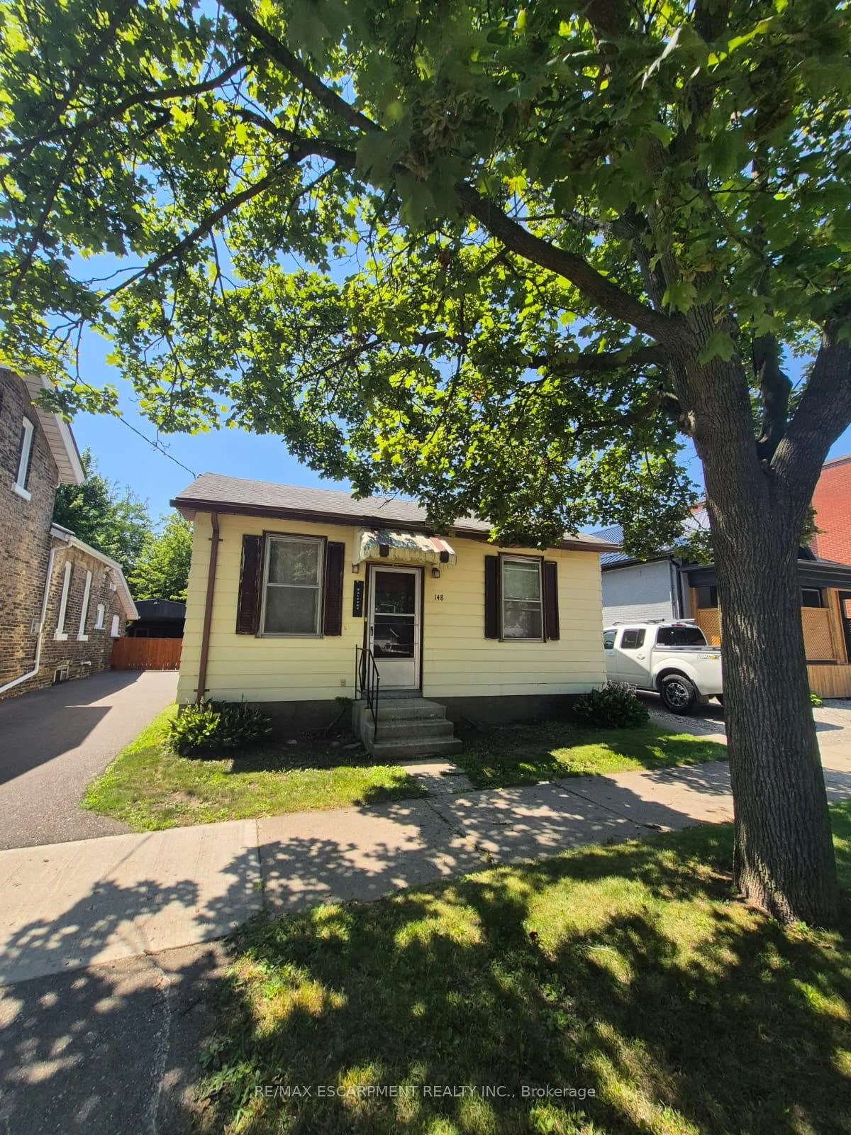 Photo 2 of 148 Pearl Street, Brantford, North Ward — HOMEH