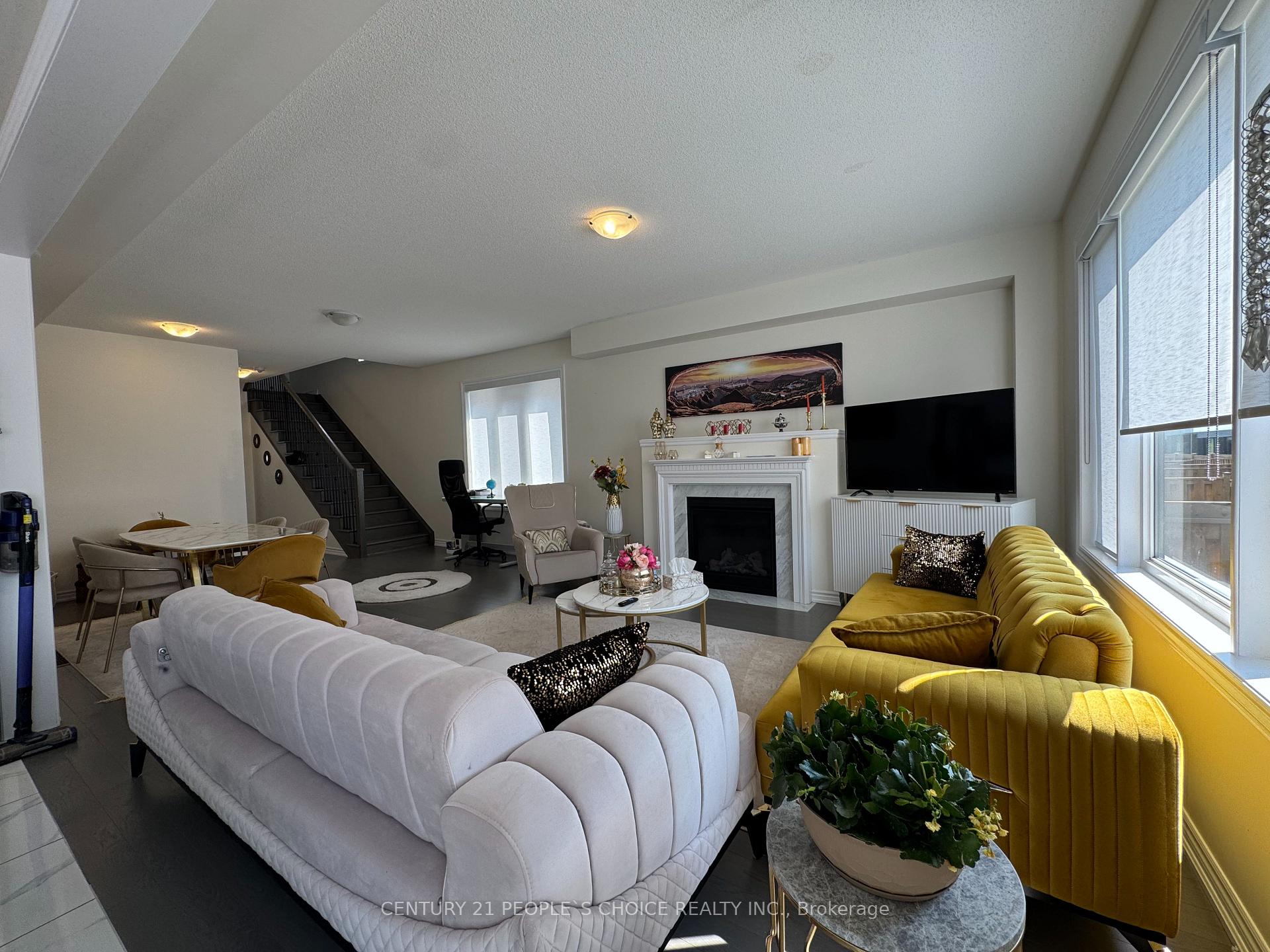 Photo 8 of 61 Valleybrook Road, Barrie, Rural Barrie Southeast — HOMEH