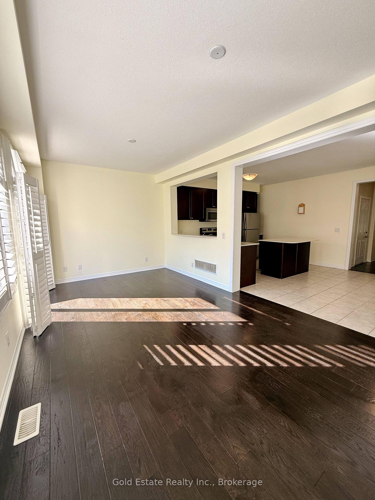 Photo 5 of 120 Hanson Crescent, Milton, Scott — HOMEH