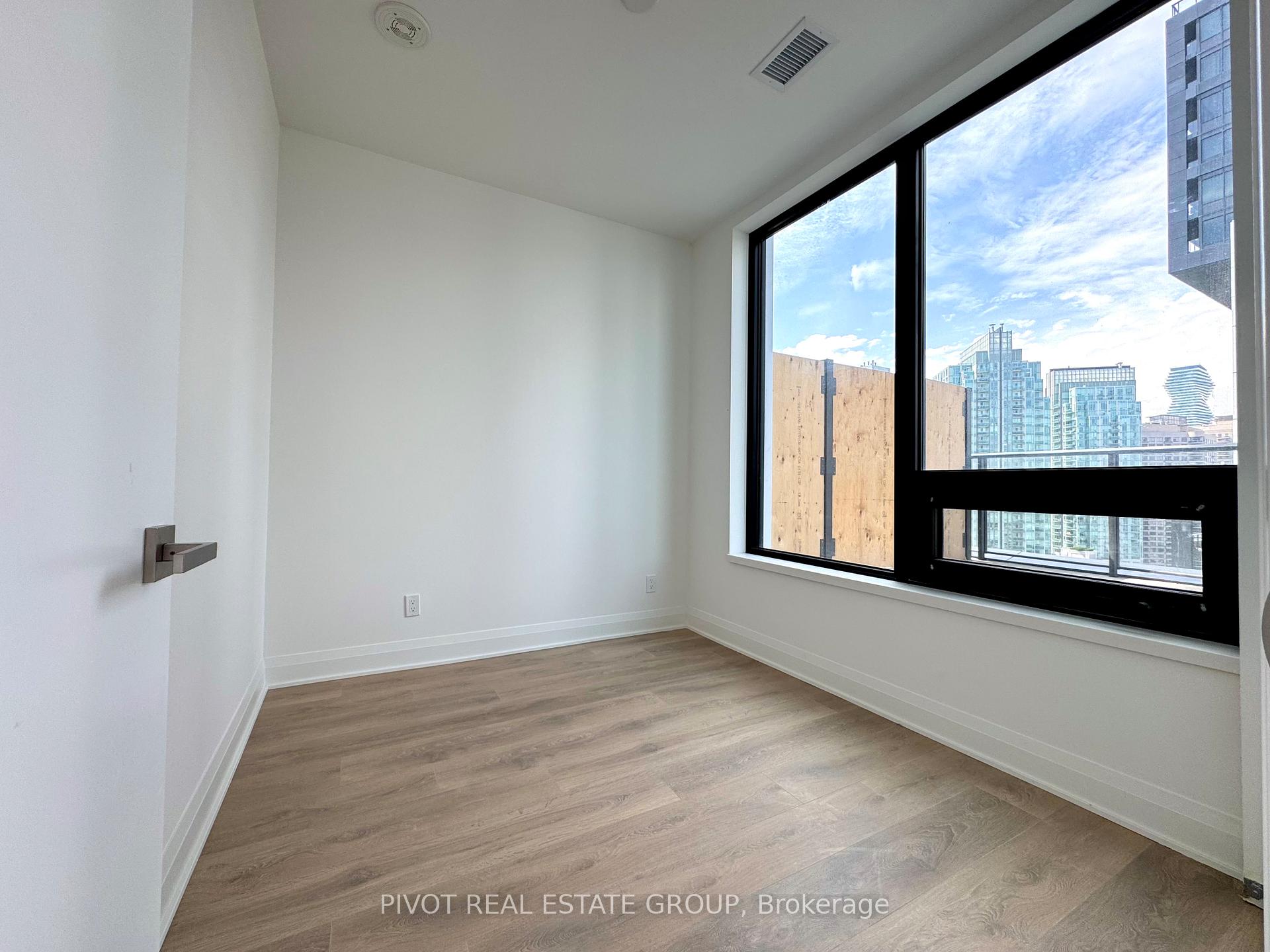 Photo 7 of Unit 1905, 2 Erskine Road, Mississauga, City Centre — HOMEH