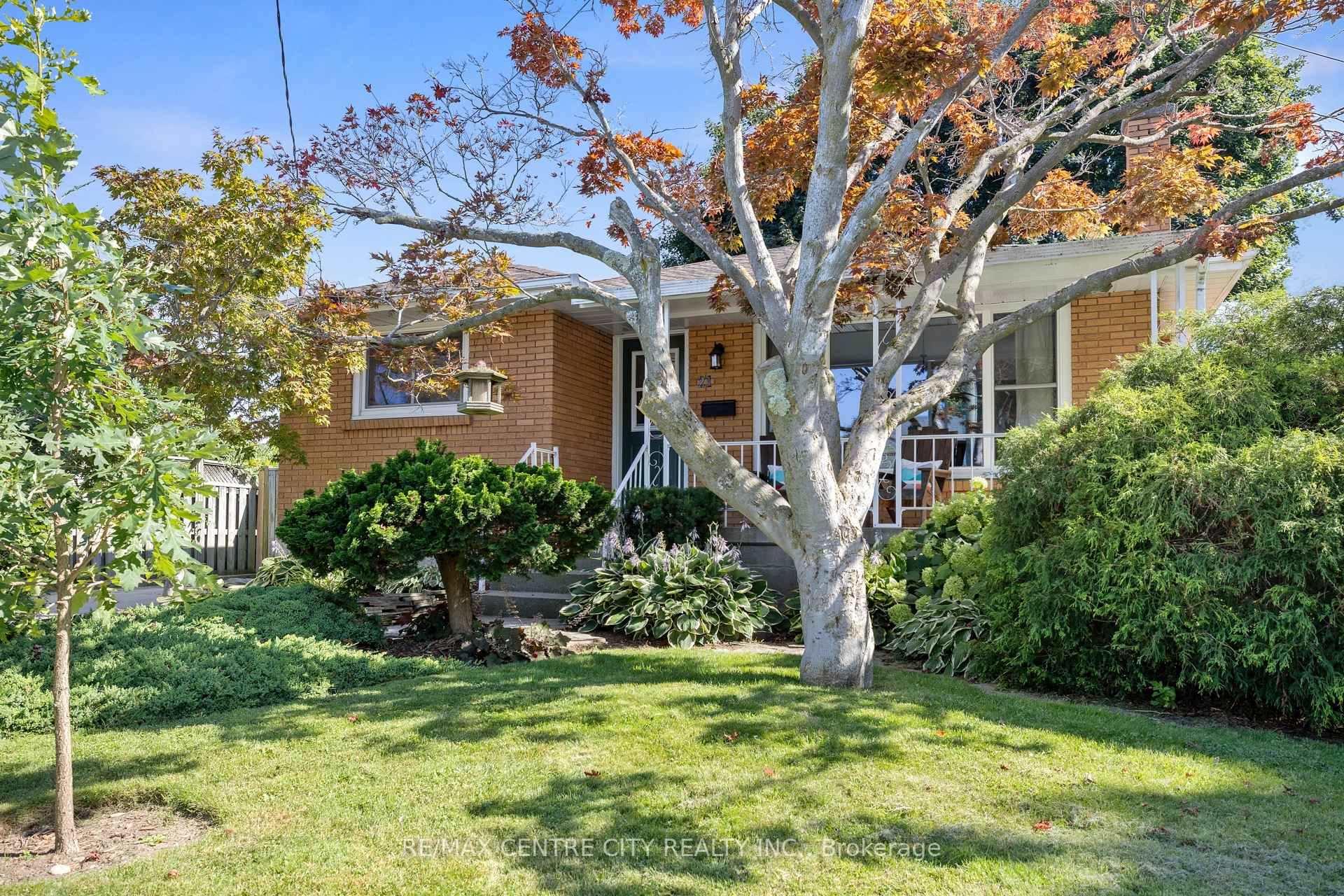 Photo 1 of 21 Spruce Street, St. Thomas — HOMEH