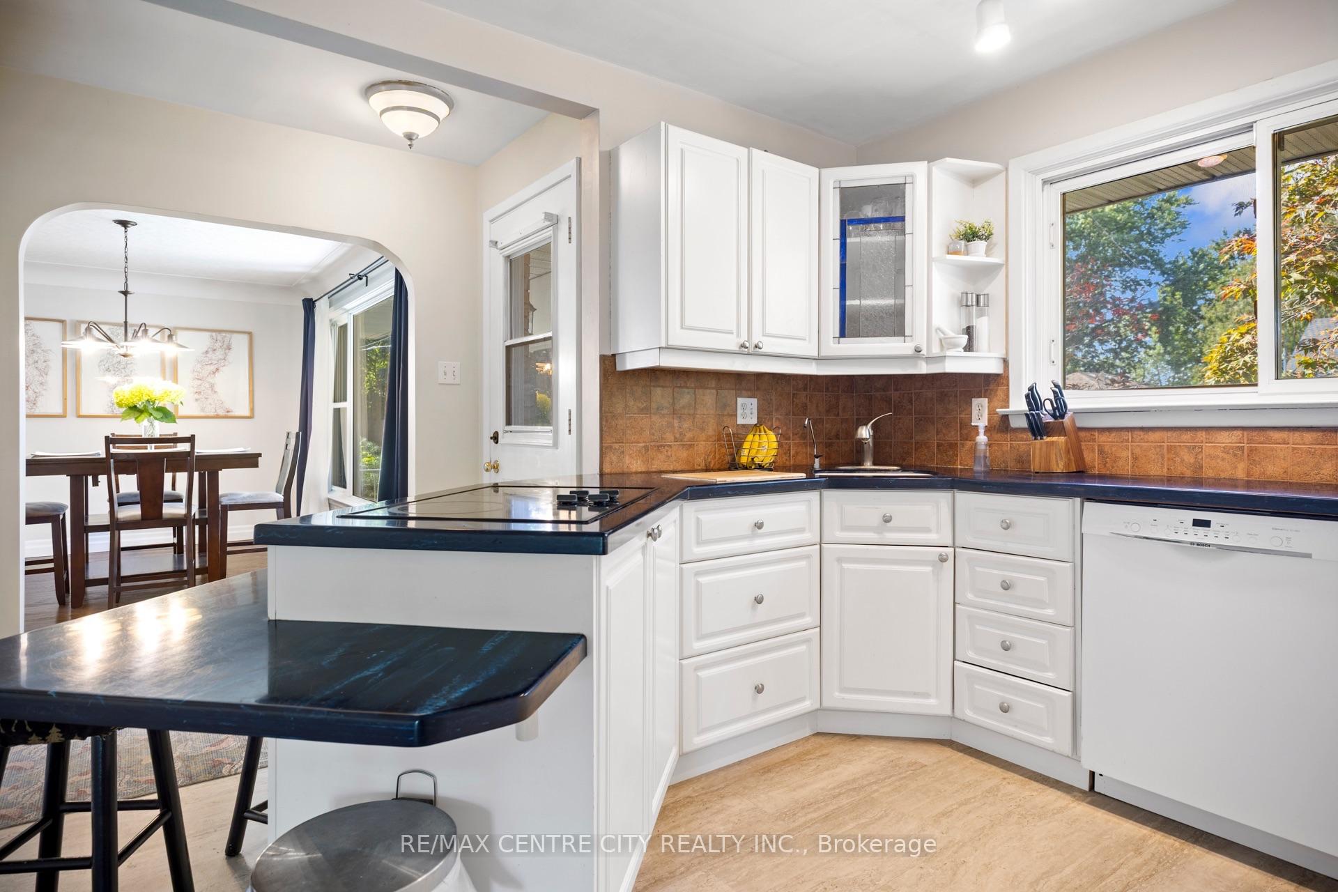 Photo 6 of 21 Spruce Street, St. Thomas — HOMEH