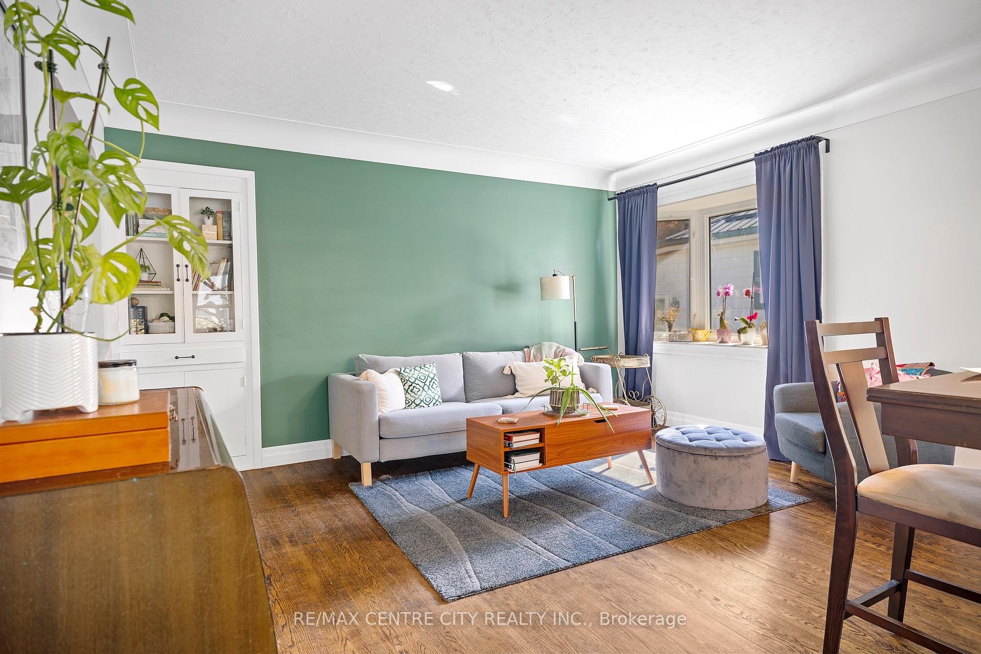 Photo 8 of 21 Spruce Street, St. Thomas — HOMEH