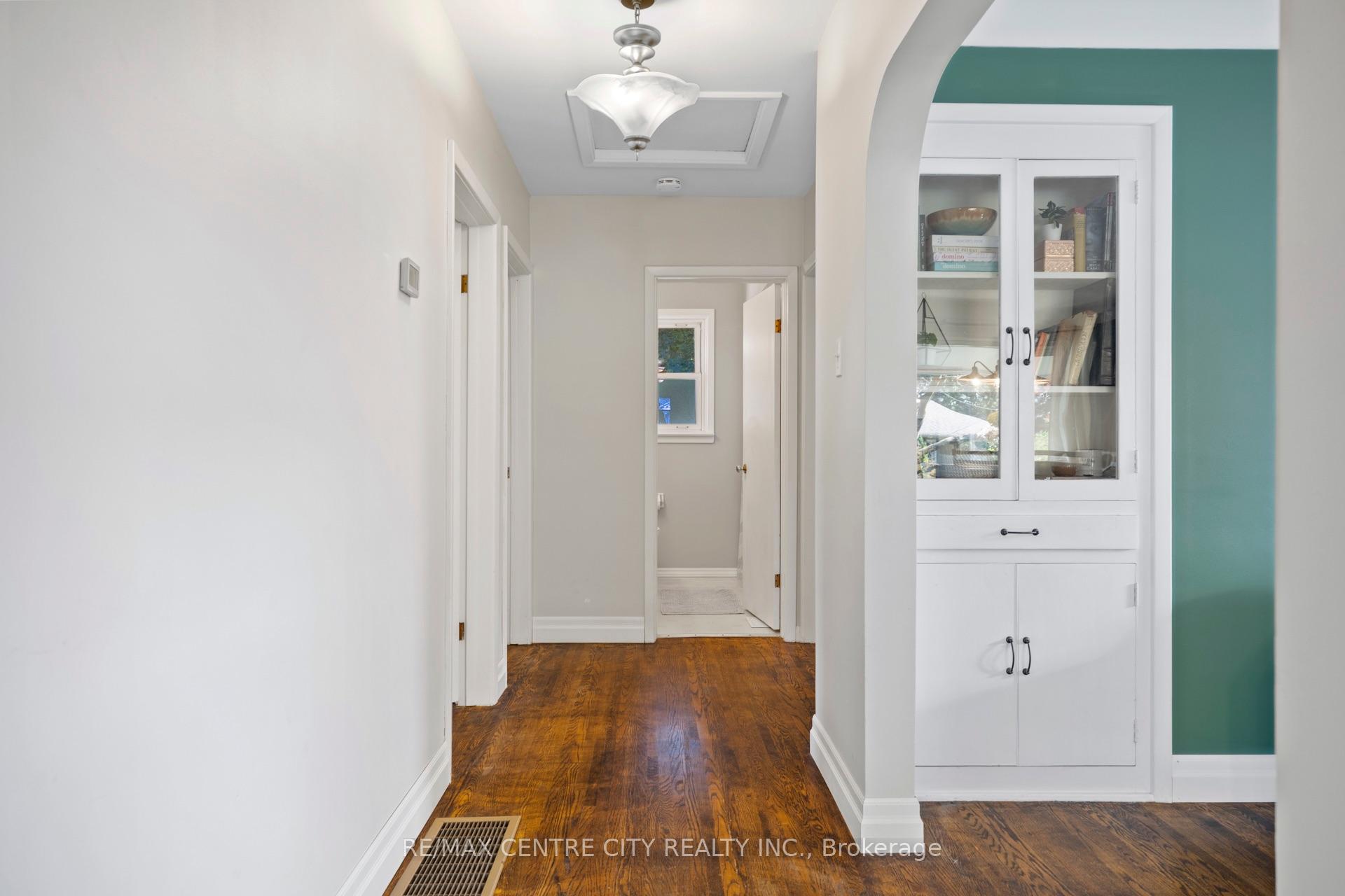 Photo 10 of 21 Spruce Street, St. Thomas — HOMEH