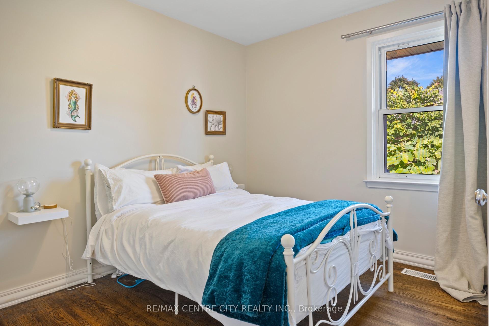 Photo 11 of 21 Spruce Street, St. Thomas — HOMEH