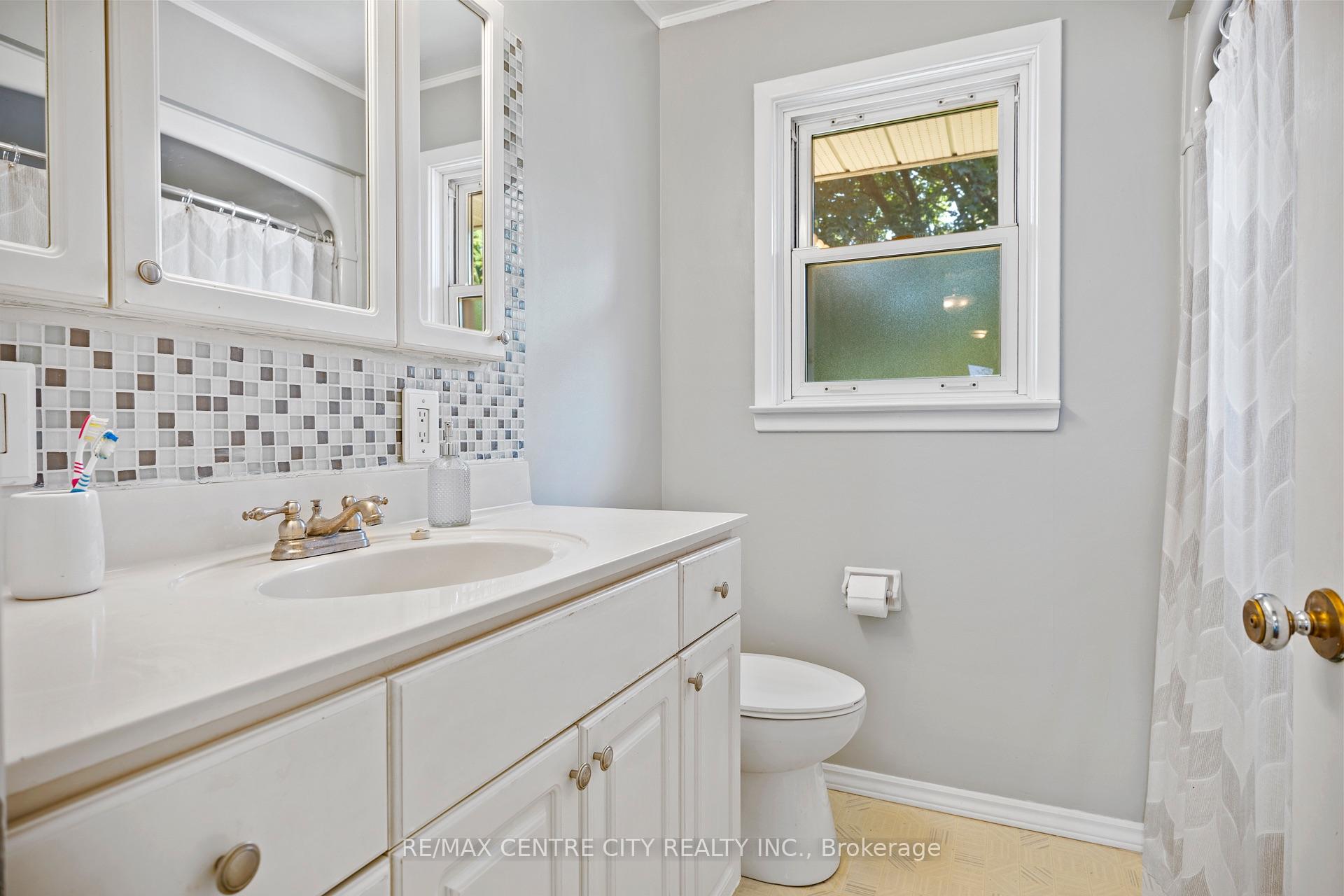 Photo 13 of 21 Spruce Street, St. Thomas — HOMEH