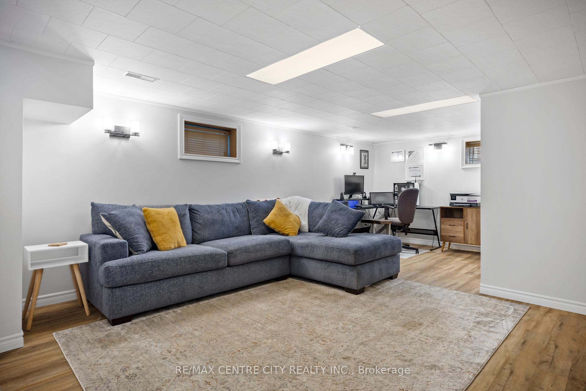 Photo 15 of 21 Spruce Street, St. Thomas — HOMEH
