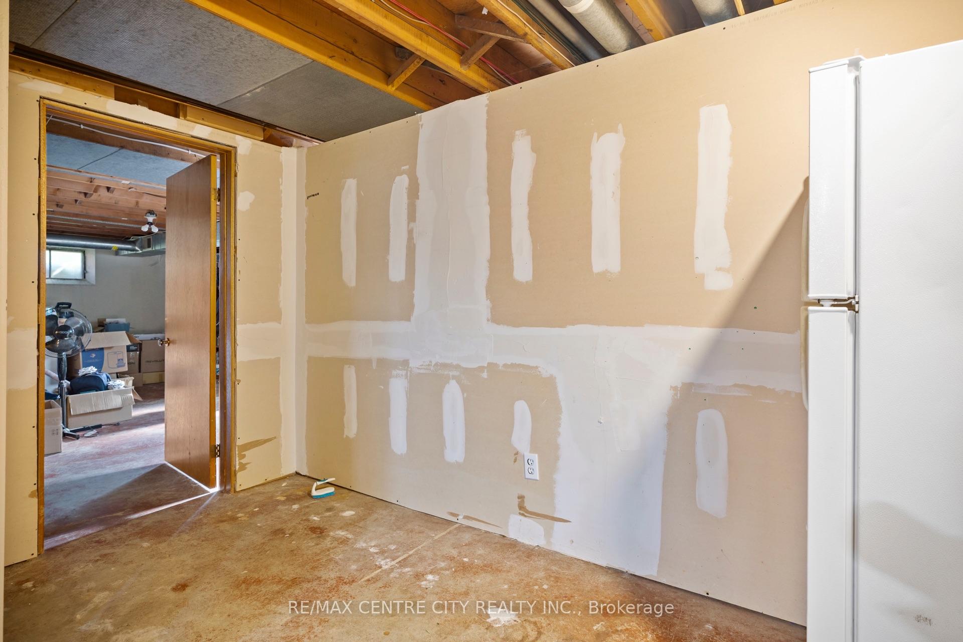 Photo 19 of 21 Spruce Street, St. Thomas — HOMEH