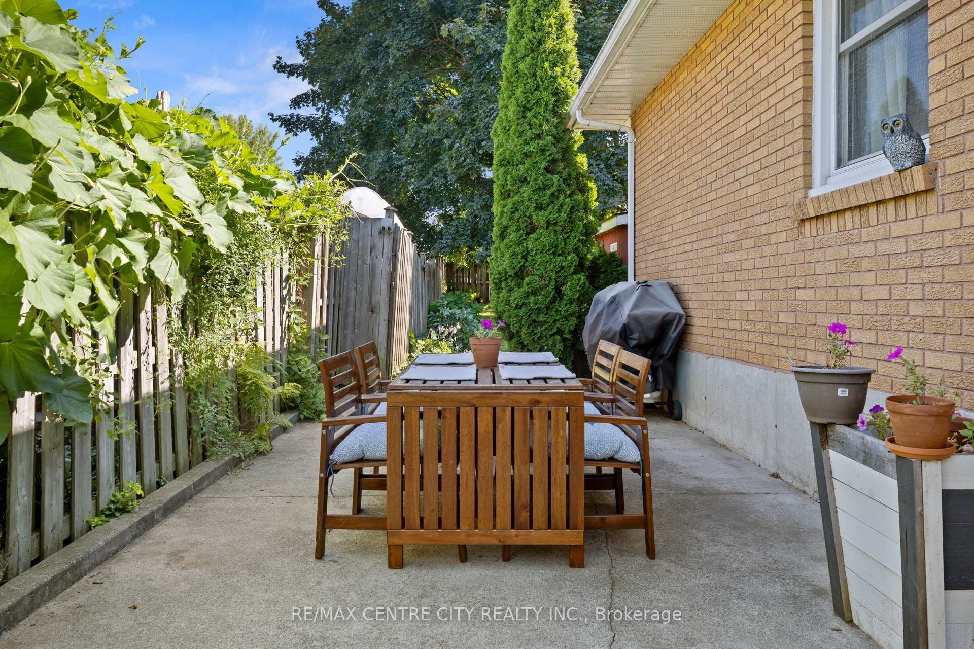 Photo 23 of 21 Spruce Street, St. Thomas — HOMEH