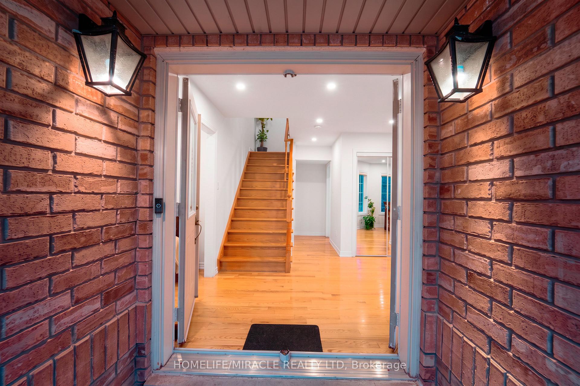 Photo 5 of 324 Edenbrook Hill Drive, Brampton, Fletcher's Meadow — HOMEH
