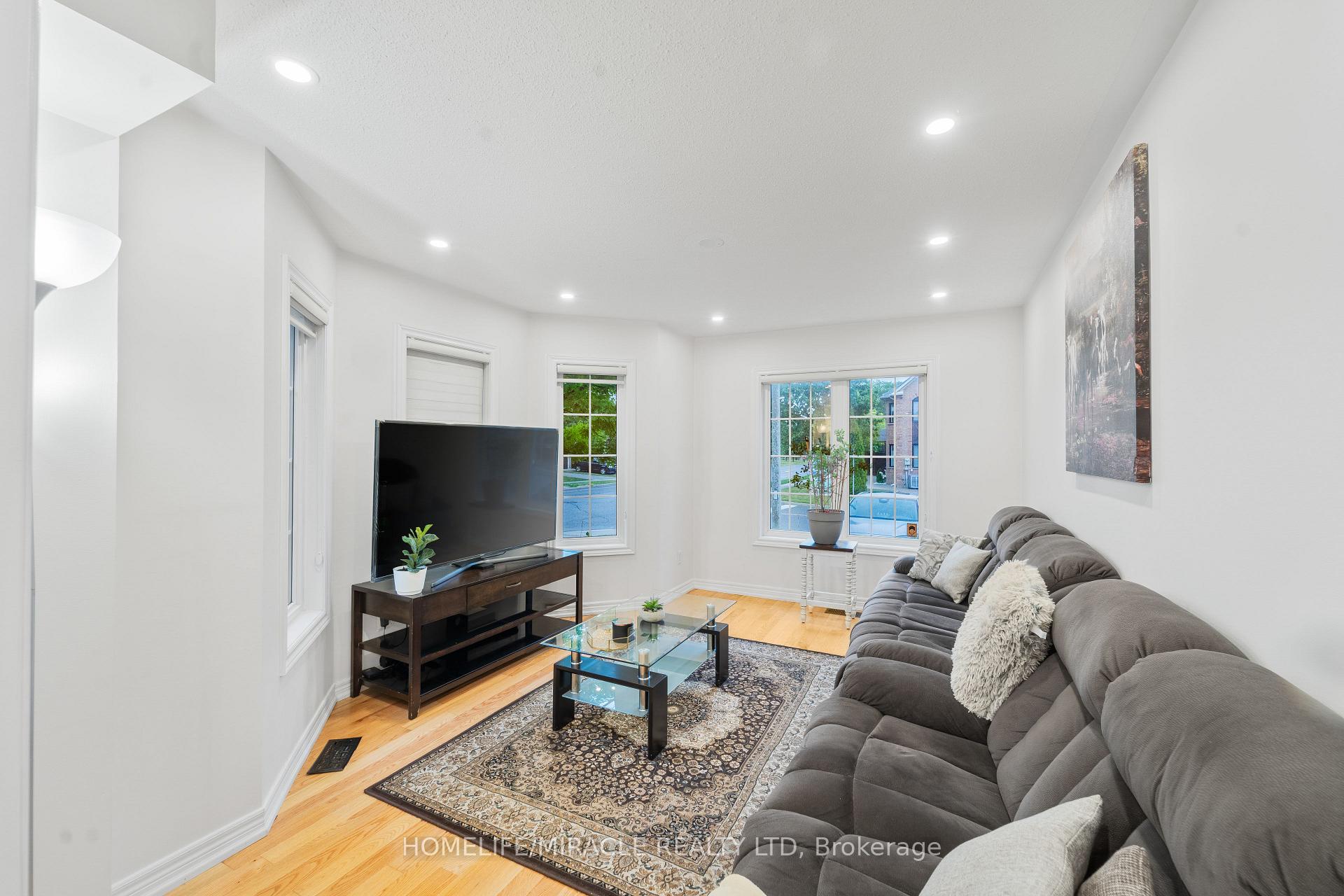 Photo 7 of 324 Edenbrook Hill Drive, Brampton, Fletcher's Meadow — HOMEH