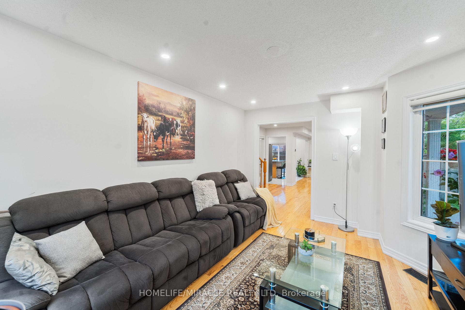Photo 8 of 324 Edenbrook Hill Drive, Brampton, Fletcher's Meadow — HOMEH